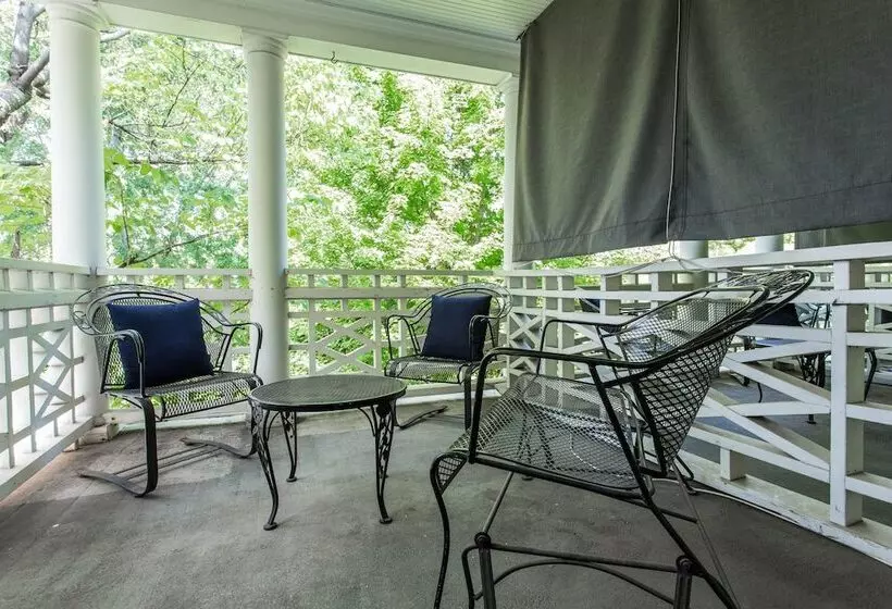 ベッドアンドブレックファースト William Gillis At Southmoreland On The Plaza