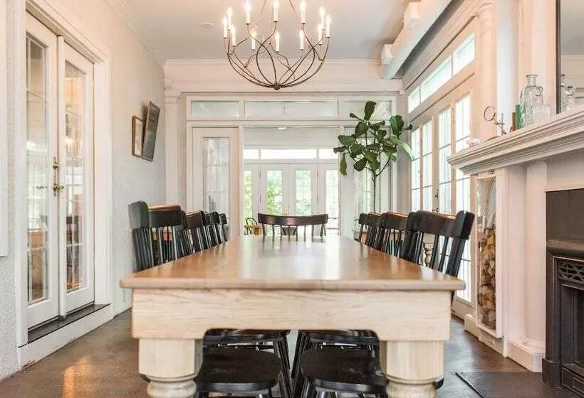 ベッドアンドブレックファースト William Gillis At Southmoreland On The Plaza