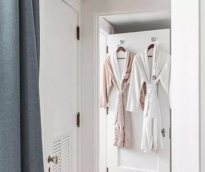 ベッドアンドブレックファースト William Gillis At Southmoreland On The Plaza