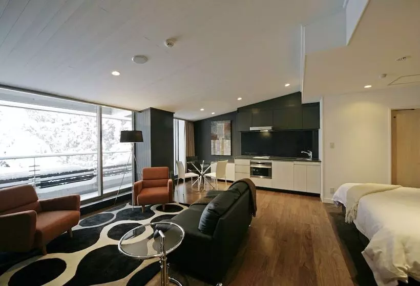 The Ridge Hotel & Apartments