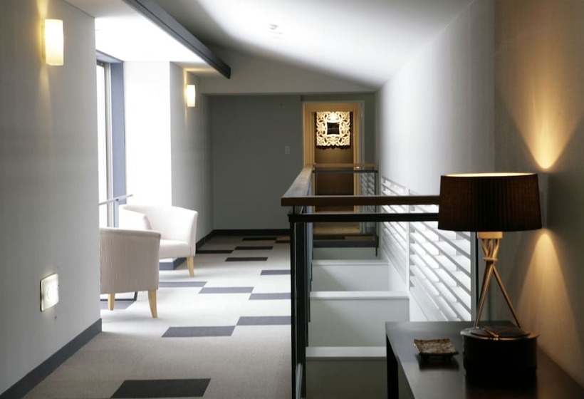 The Ridge Hotel & Apartments