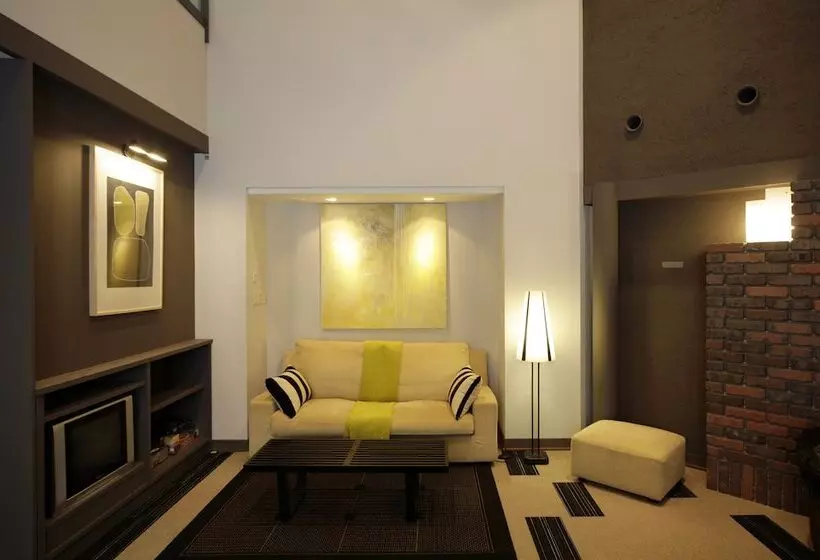 The Ridge Hotel & Apartments