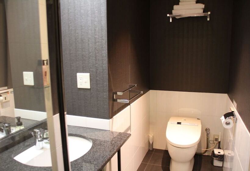 The Ridge Hotel & Apartments