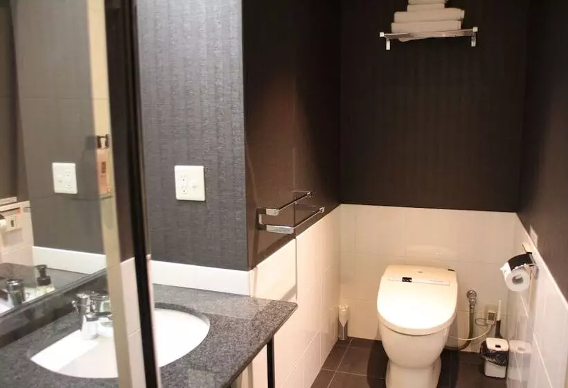 The Ridge Hotel & Apartments