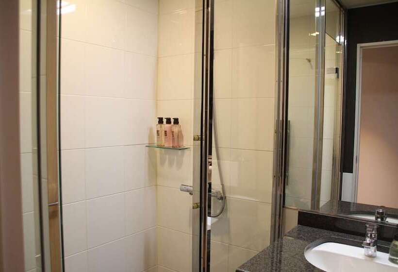 The Ridge Hotel & Apartments