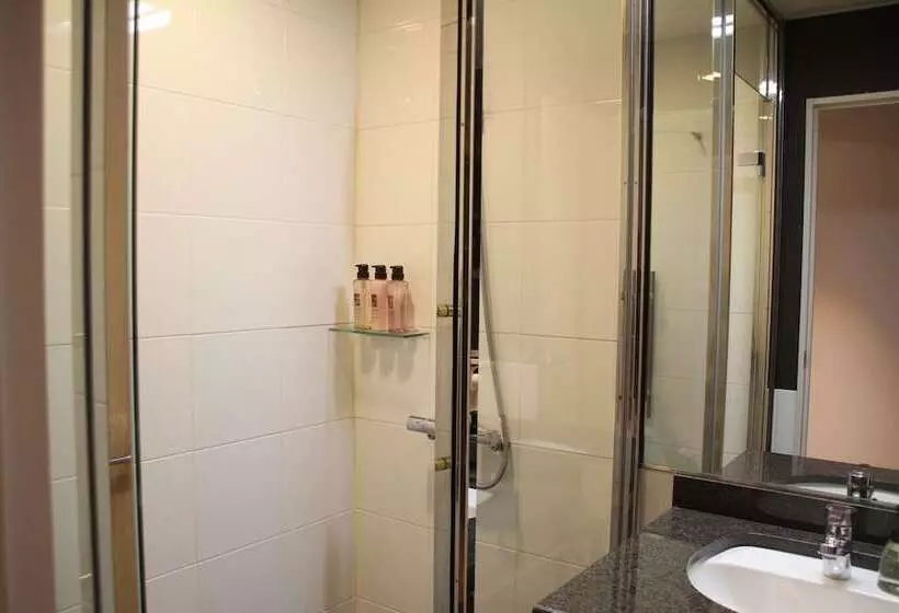 The Ridge Hotel & Apartments