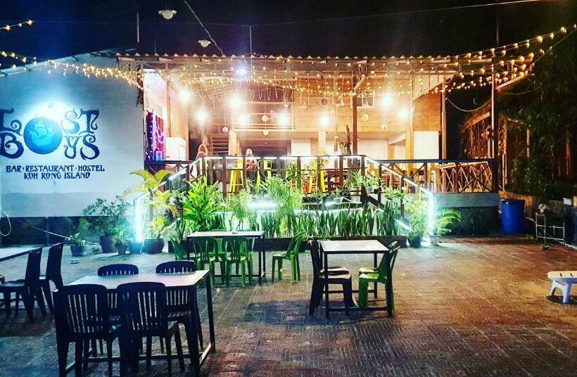 הוסטל Lost Boys