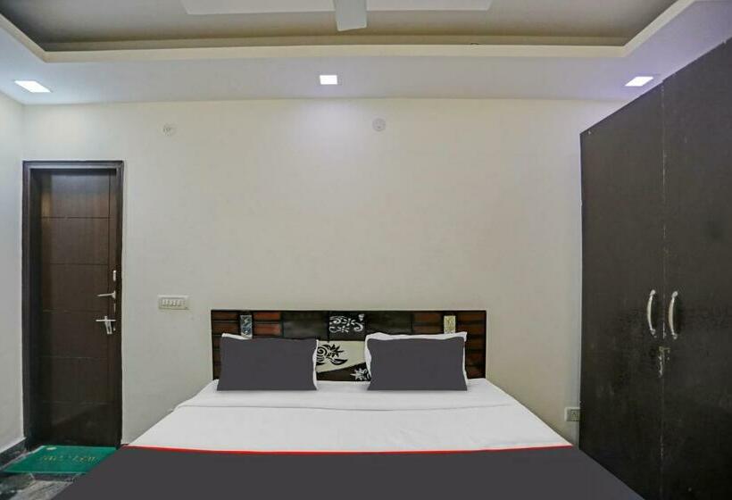 ホテル Collection O Nirvana Residency Near Lotus Temple