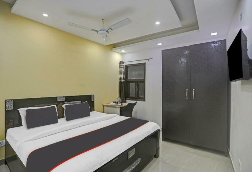 ホテル Collection O Nirvana Residency Near Lotus Temple