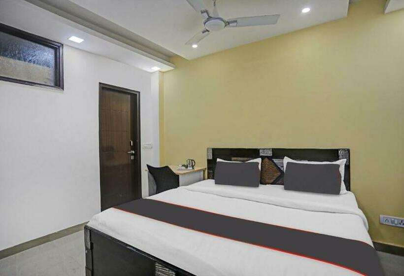 ホテル Collection O Nirvana Residency Near Lotus Temple