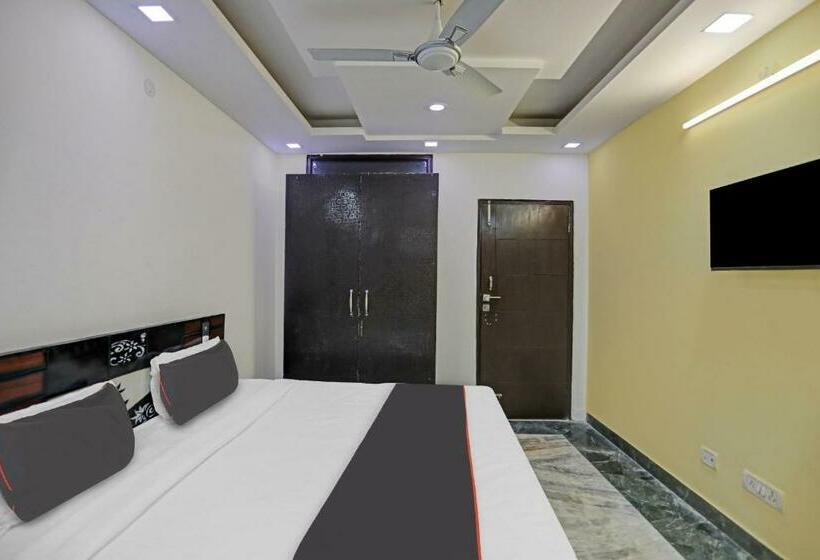 ホテル Collection O Nirvana Residency Near Lotus Temple