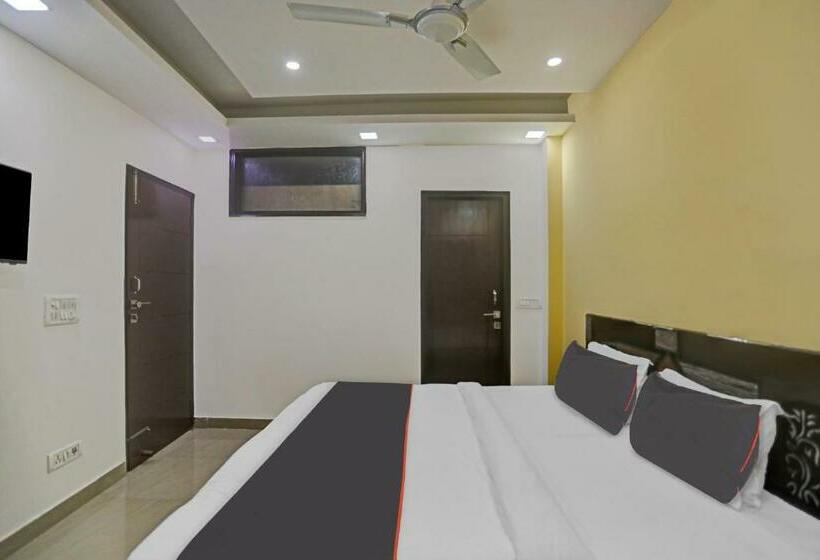 ホテル Collection O Nirvana Residency Near Lotus Temple