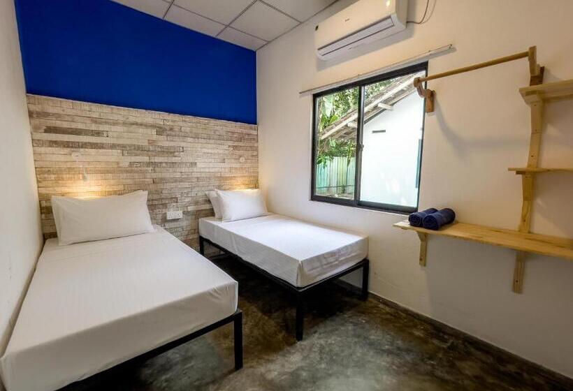 カプセルホテル Lost & Found Hostel Weligama