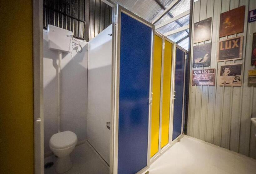 カプセルホテル Lost & Found Hostel Weligama