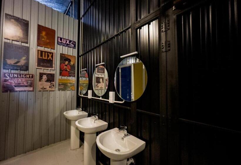 カプセルホテル Lost & Found Hostel Weligama