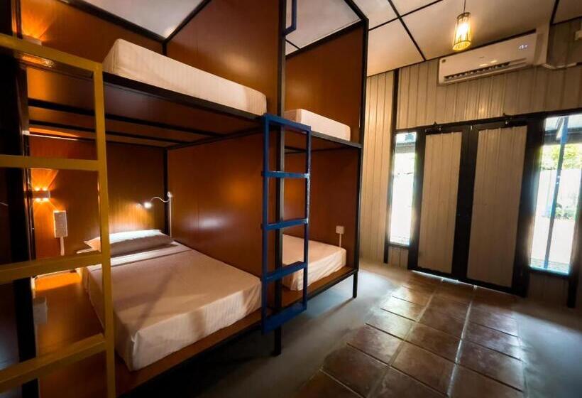 カプセルホテル Lost & Found Hostel Weligama