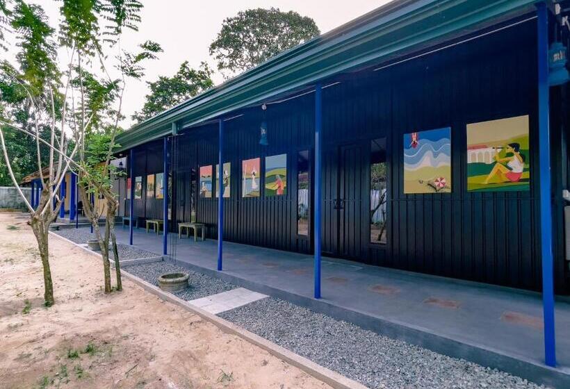 カプセルホテル Lost & Found Hostel Weligama