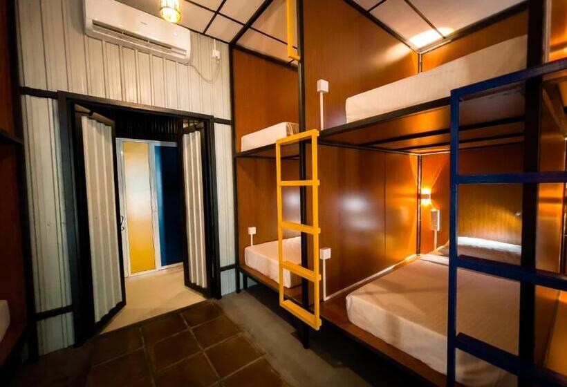カプセルホテル Lost & Found Hostel Weligama