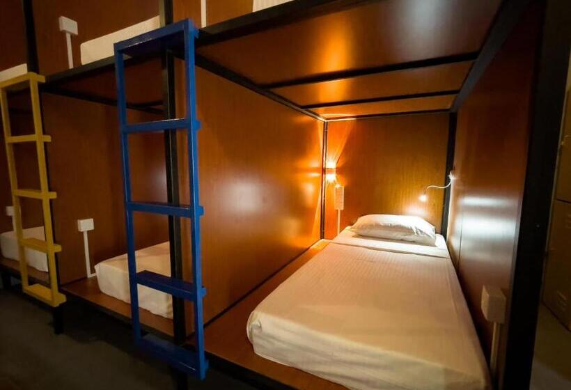 カプセルホテル Lost & Found Hostel Weligama