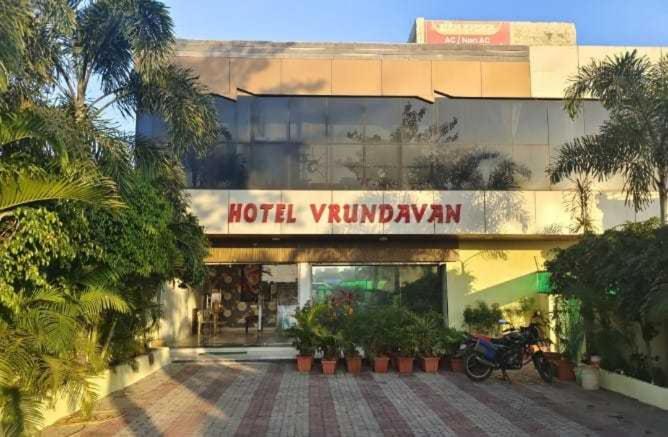 Hotel Oyo Flagship 80488  Vrundawan