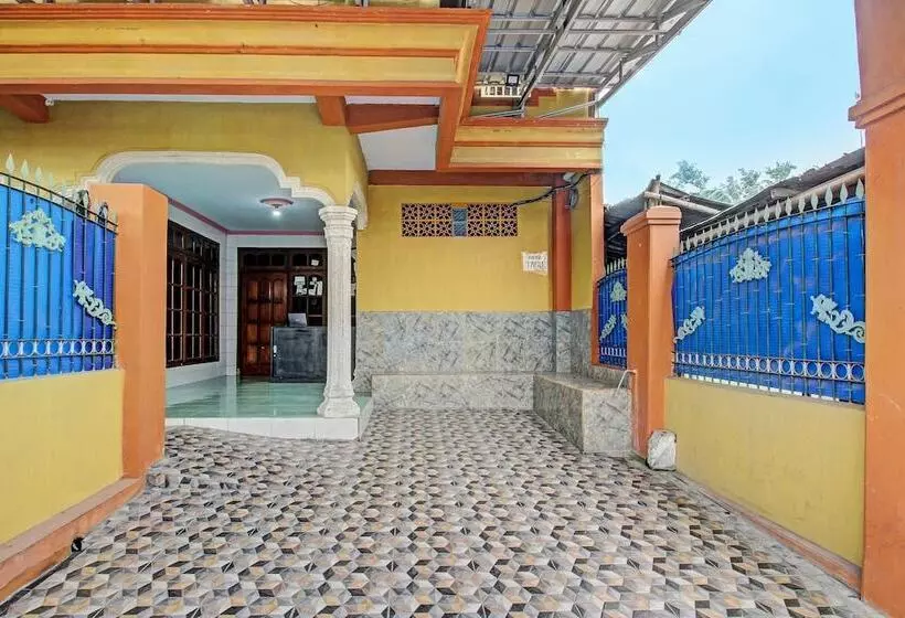 Hotelli Spot On 92123 Chikam House Syariah