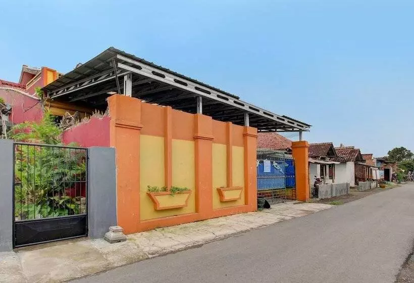 Hotelli Spot On 92123 Chikam House Syariah