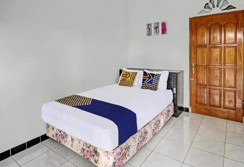 Hotelli Spot On 92123 Chikam House Syariah