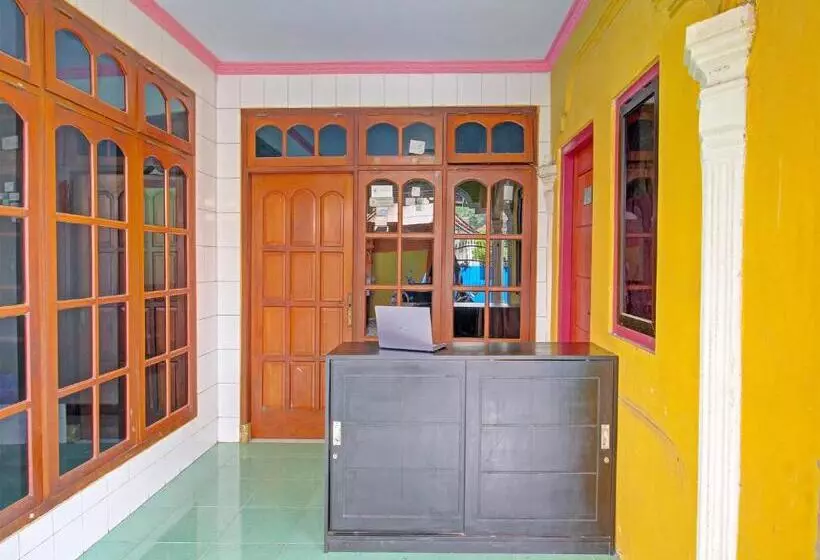 Hotelli Spot On 92123 Chikam House Syariah