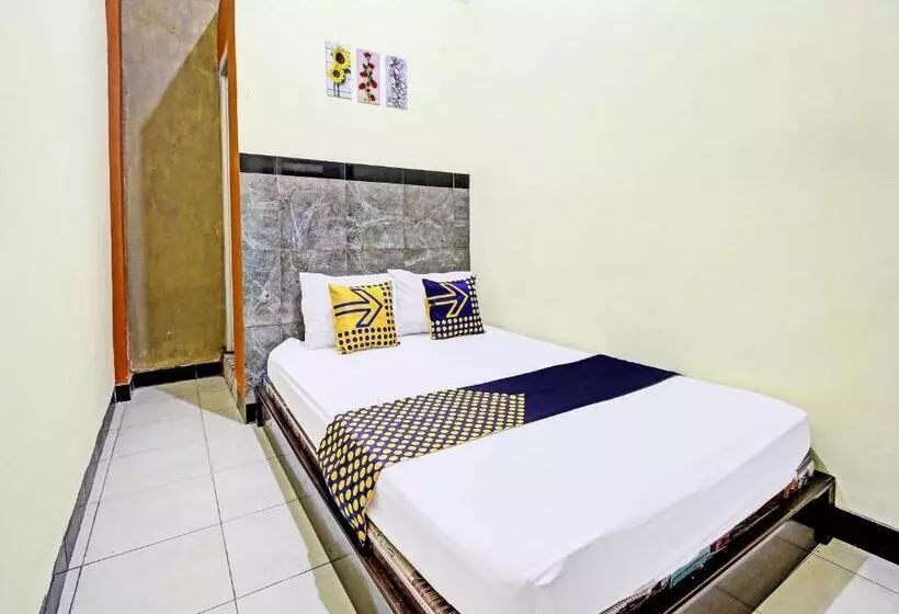 Hotelli Spot On 92123 Chikam House Syariah