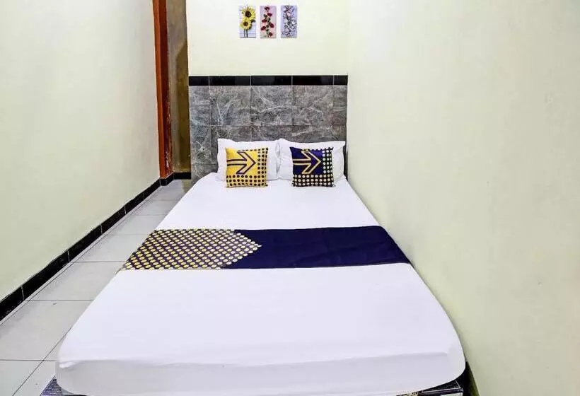 Hotelli Spot On 92123 Chikam House Syariah