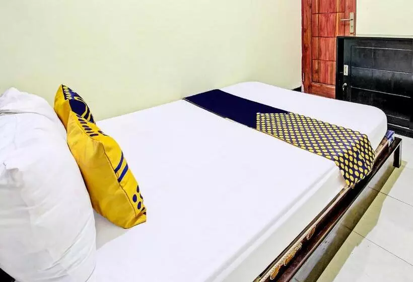 Hotelli Spot On 92123 Chikam House Syariah