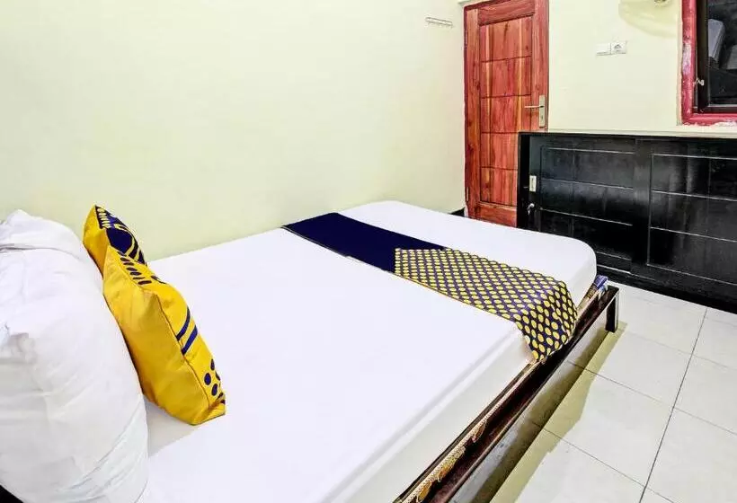 Hotelli Spot On 92123 Chikam House Syariah