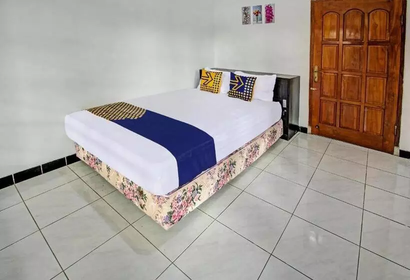 Hotelli Spot On 92123 Chikam House Syariah