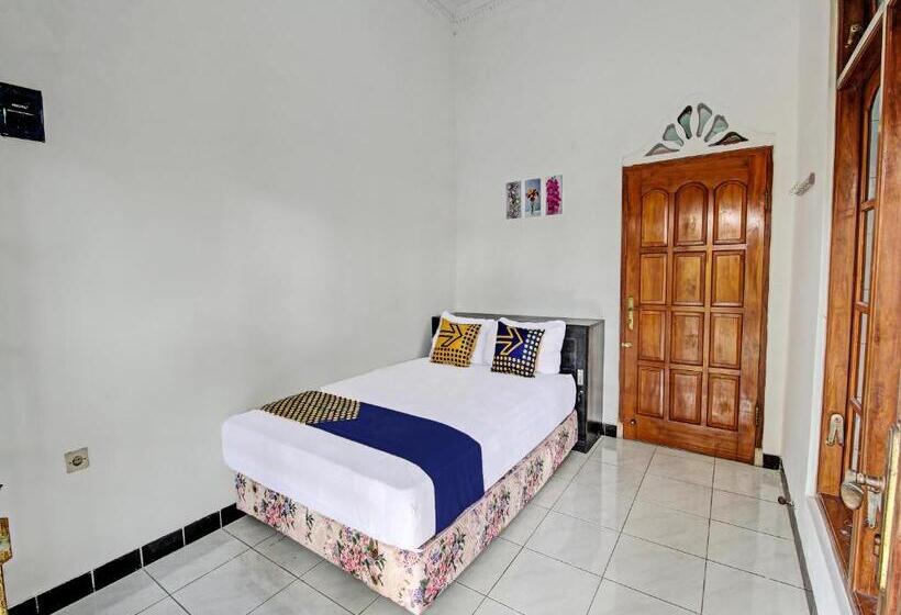 בית מלון כפרי Spot On 92123 Chikam House Syariah