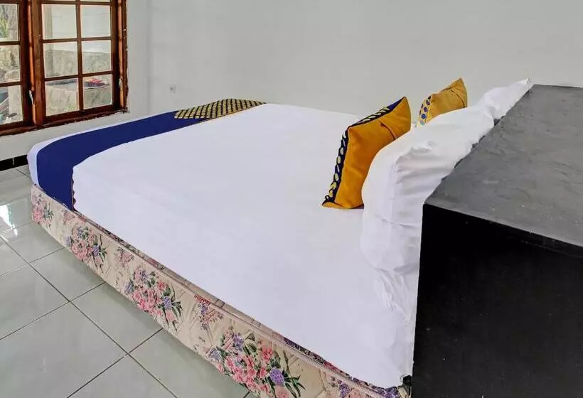 Hotelli Spot On 92123 Chikam House Syariah