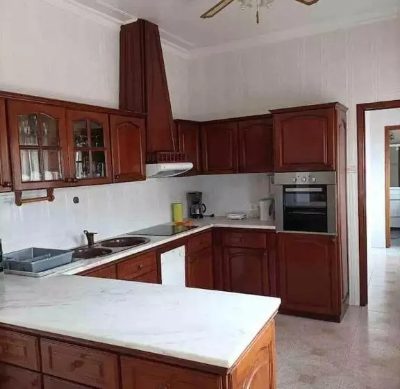 پانسیون Azores House