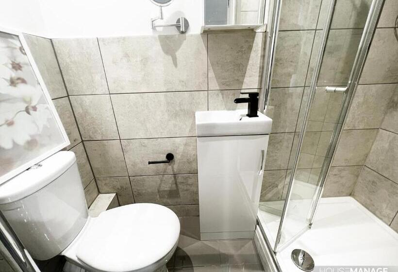 پانسیون Erin Court Mansion   Rm 11