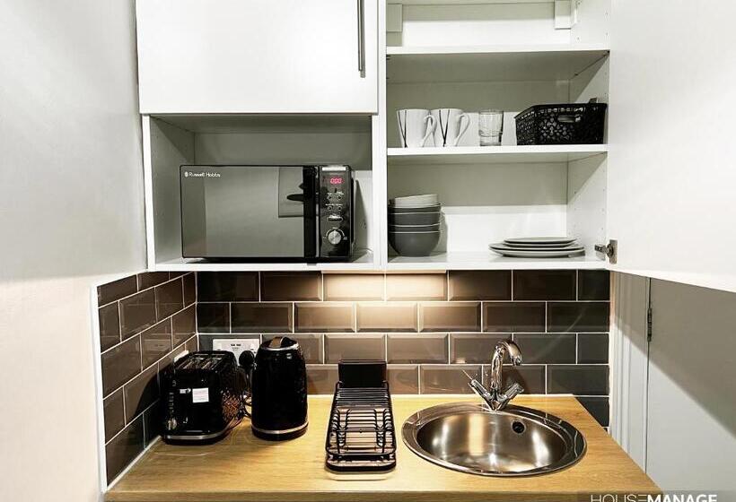 پانسیون Erin Court Mansion   Rm 11