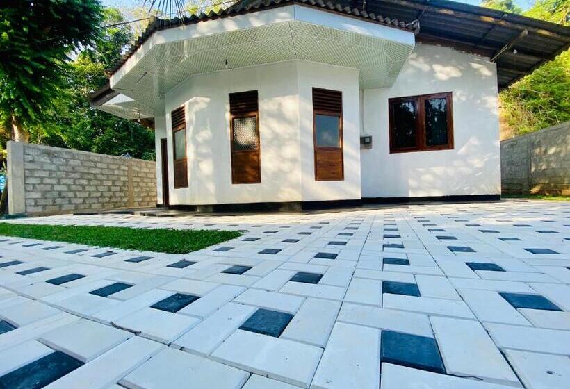 Pension Shine Villa Mirissa