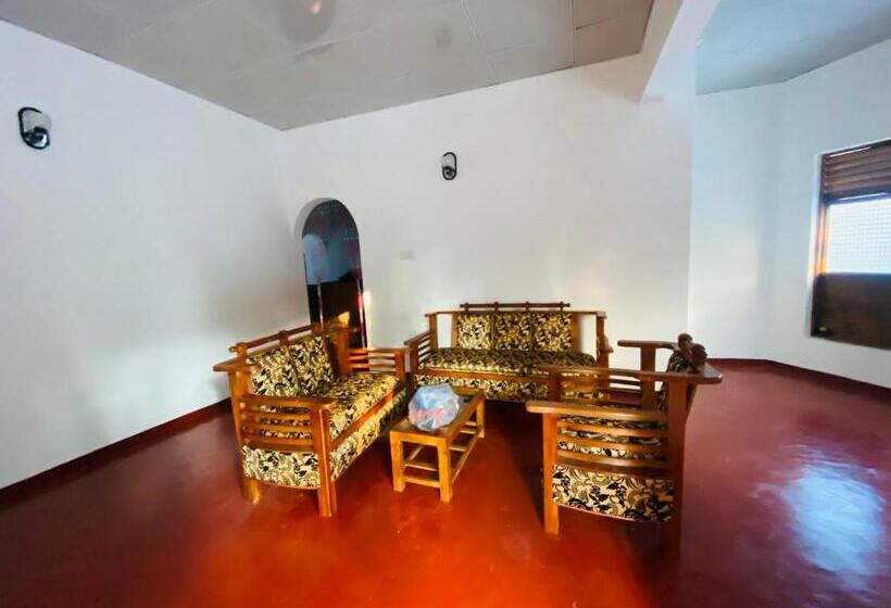 Pension Shine Villa Mirissa