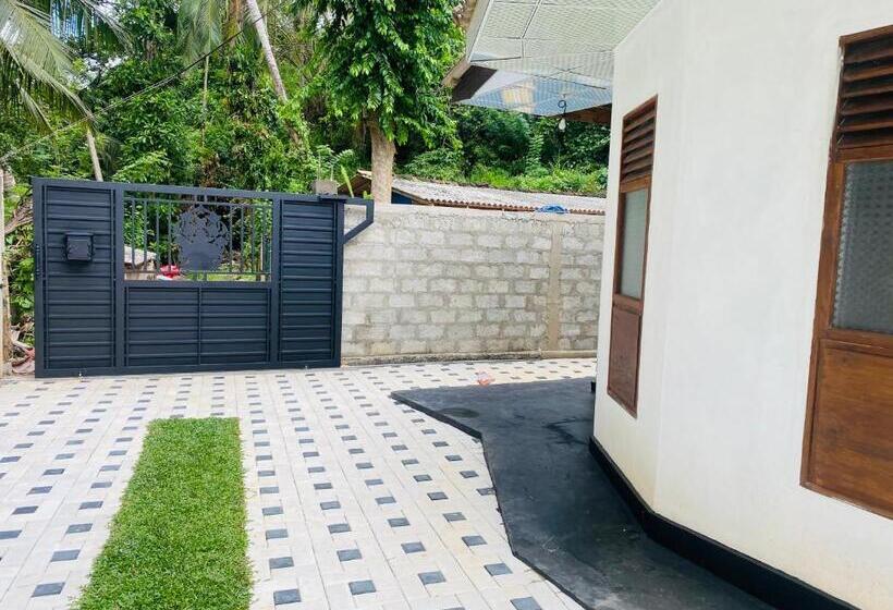 Pension Shine Villa Mirissa