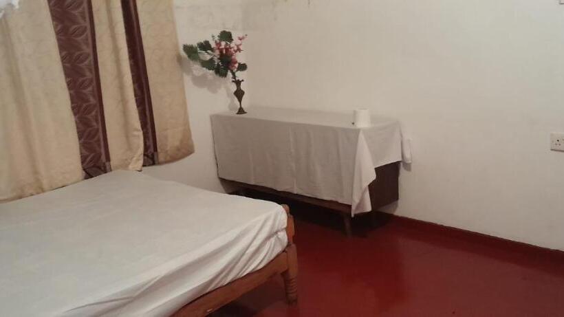 Pensão Unawatuna White Villa