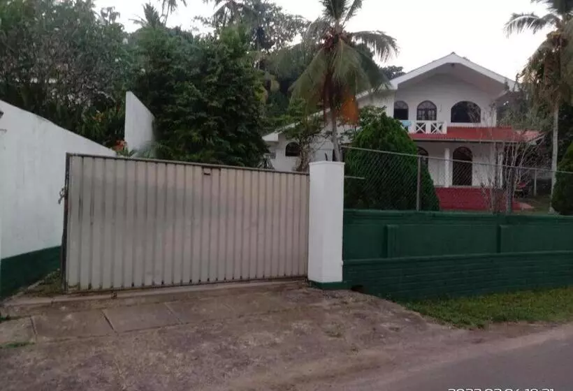 پانسیون Unawatuna White Villa
