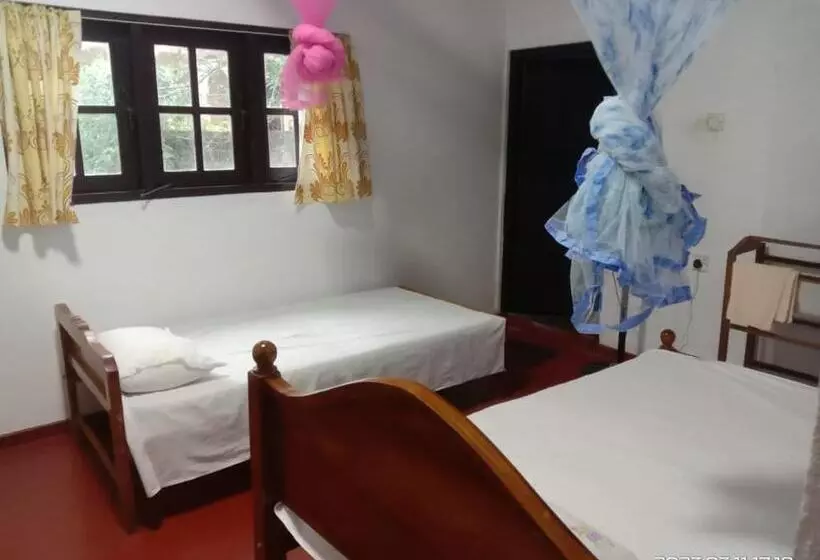 پانسیون Unawatuna White Villa