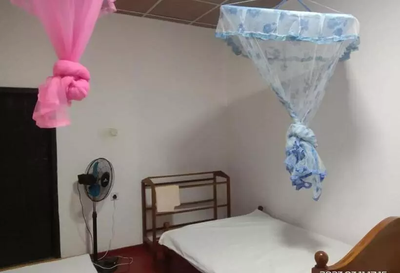 پانسیون Unawatuna White Villa