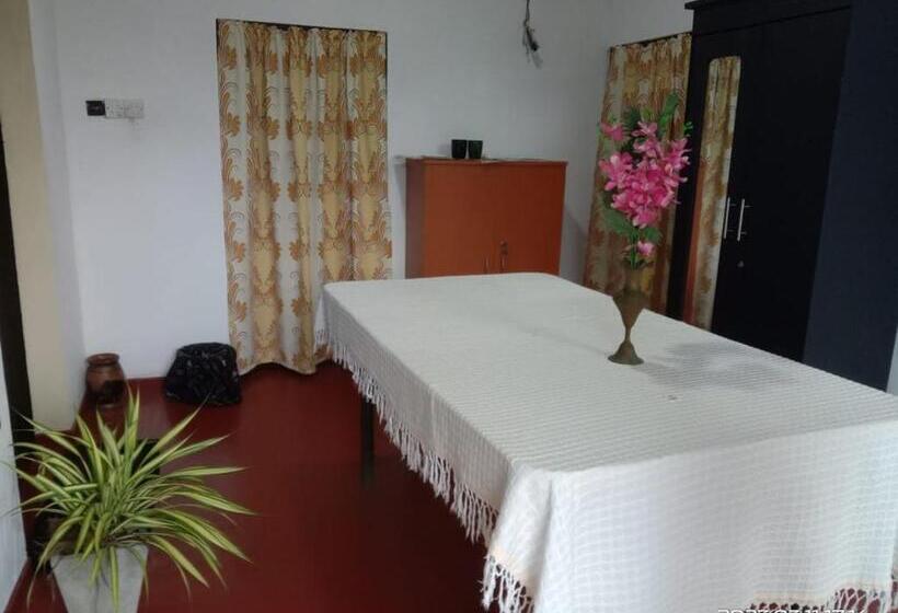 Pensão Unawatuna White Villa