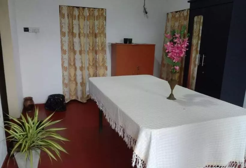 پانسیون Unawatuna White Villa