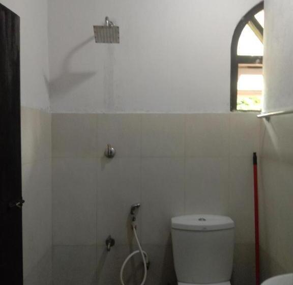 Pensão Unawatuna White Villa