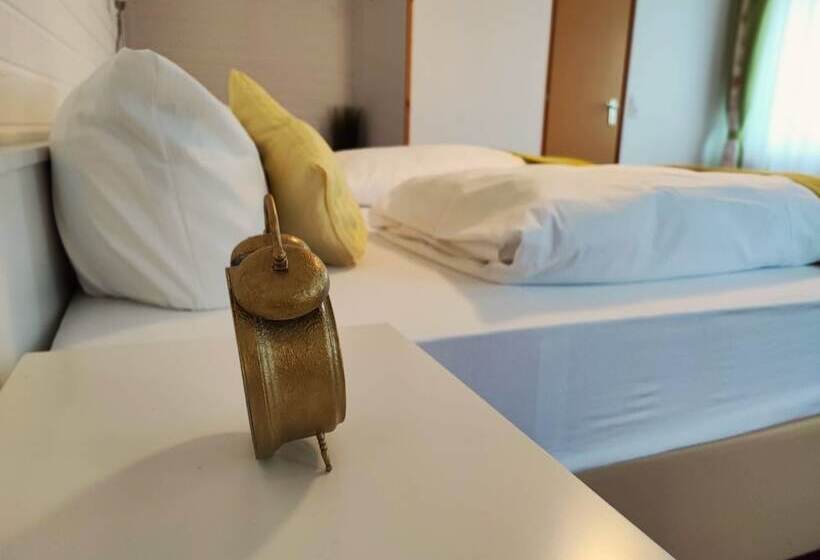 Room In Guest Room  Pension Forelle  Double Room No01