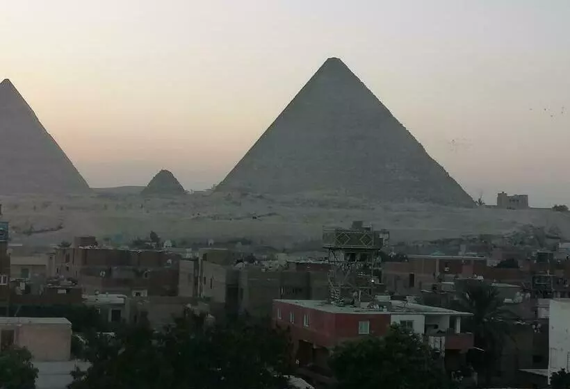هاستل Kamose Pyramids